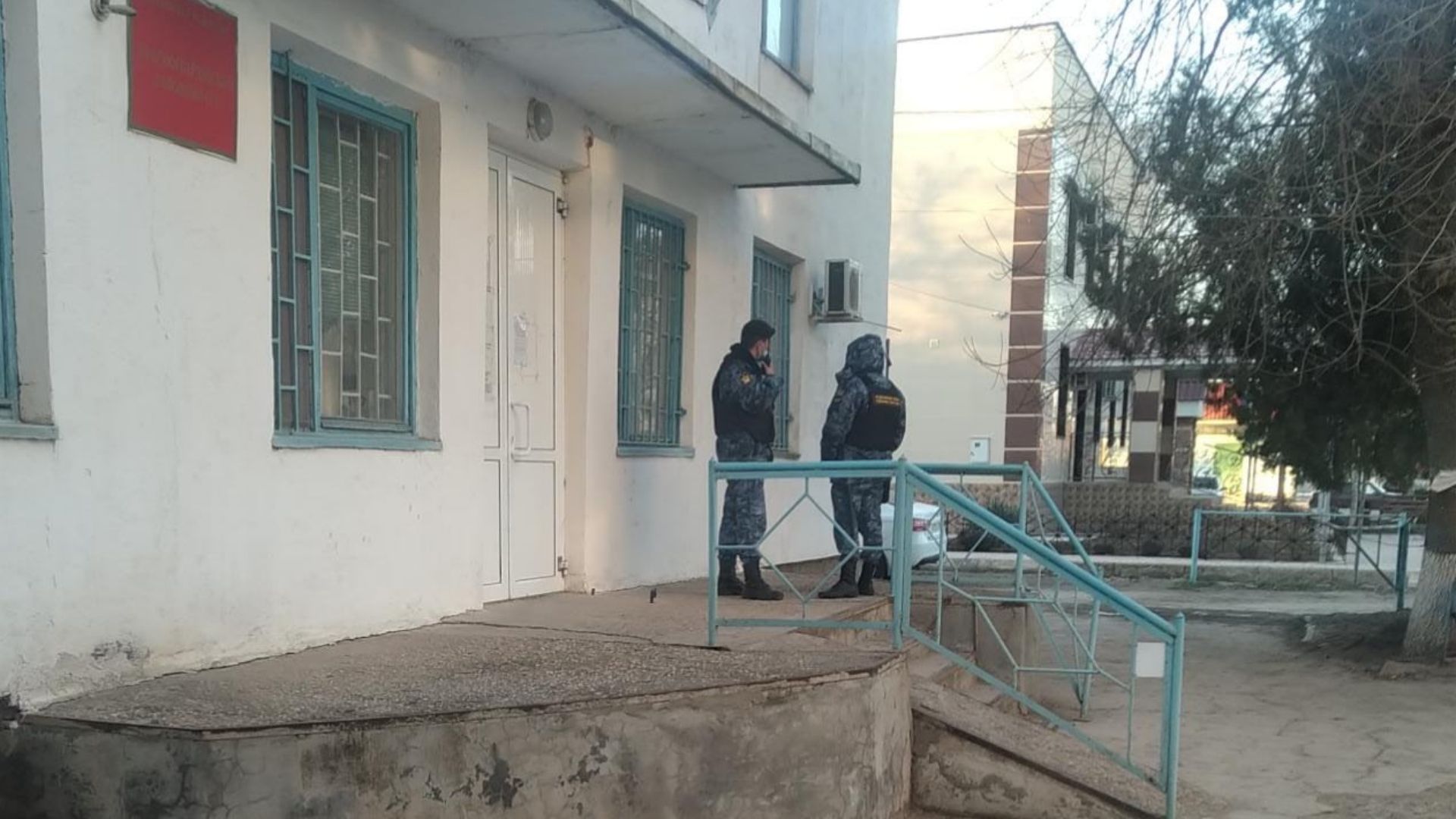 Возле здания суда. Фото: Крымский процесс.
